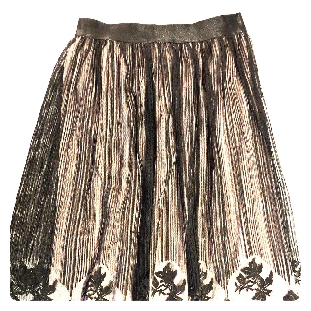 Lace midi skirt 🖤🖤